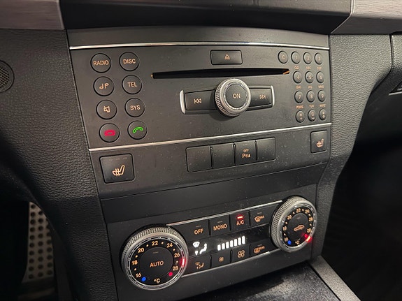 Mercedes-Benz GLK220 16 of 30