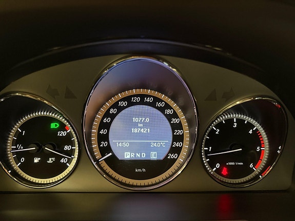 Mercedes-Benz GLK220 13 of 30