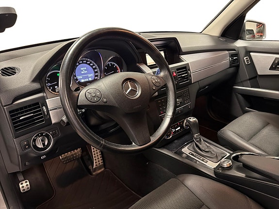 Mercedes-Benz GLK220 8 of 30