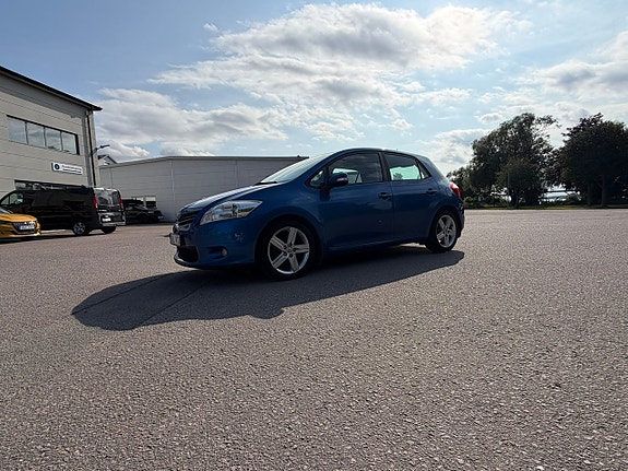 Toyota Auris 8 of 12