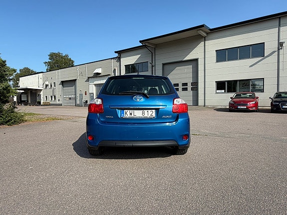Toyota Auris 6 of 12