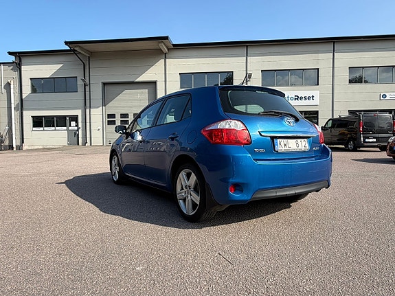 Toyota Auris 4 of 12