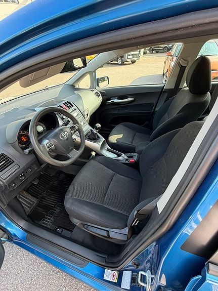 Toyota Auris 10 of 12