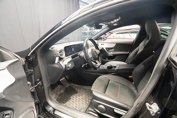 Mercedes-Benz CLA180 14 of 21