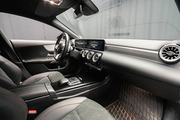 Mercedes-Benz CLA180 13 of 21