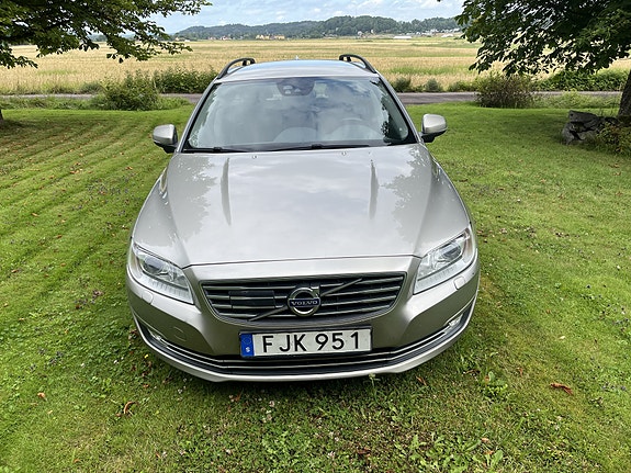 Volvo V70 2 of 11