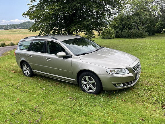 Volvo V70 3 of 11