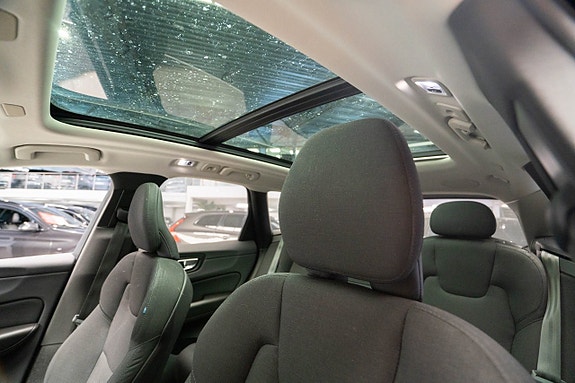 Volvo XC60 14 of 23