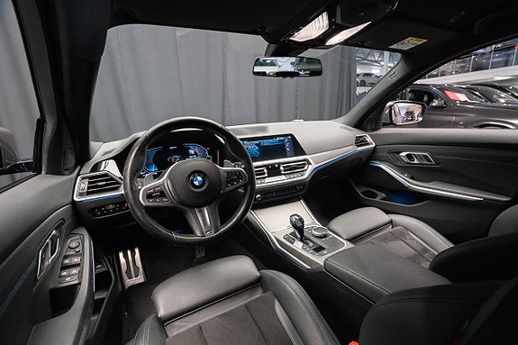 BMW 330e 11 of 22