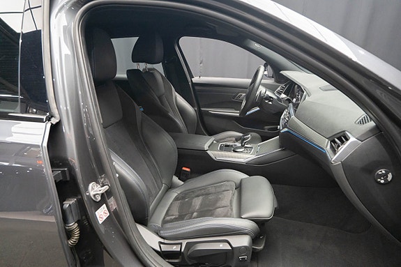 BMW 330e 16 of 22