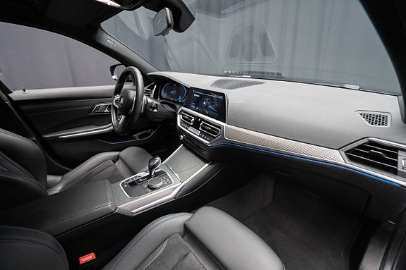 BMW 330e 14 of 22