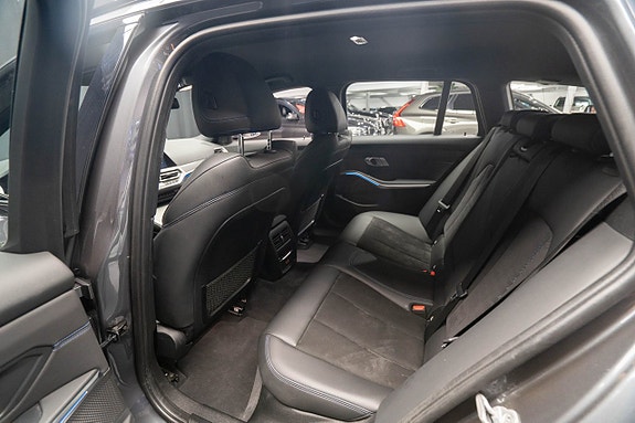 BMW 330e 17 of 22