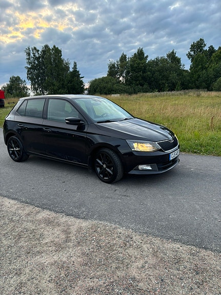 Skoda Fabia 2 of 9
