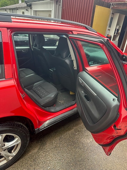 Volvo V70 3 of 6