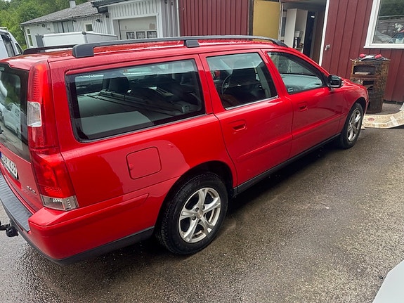 Volvo V70 2 of 6