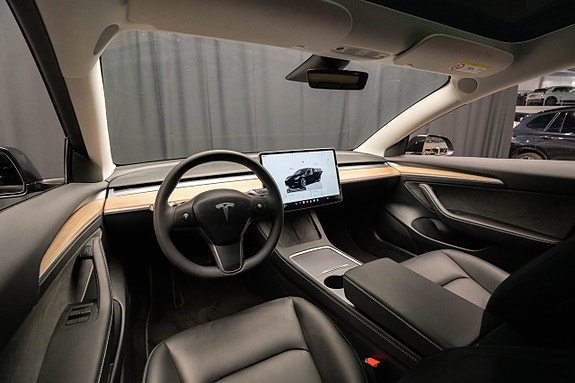Tesla Model 3 11 of 23