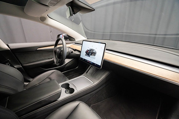 Tesla Model 3 13 of 23