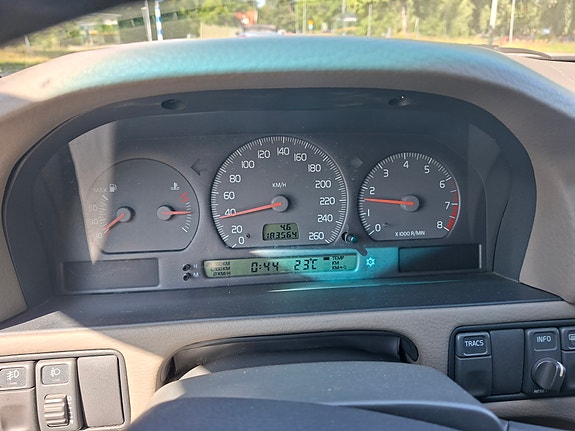 Volvo V70 4 of 6