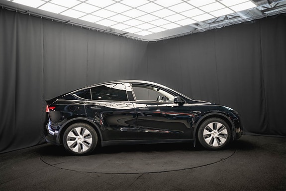 Tesla Model Y 5 of 23
