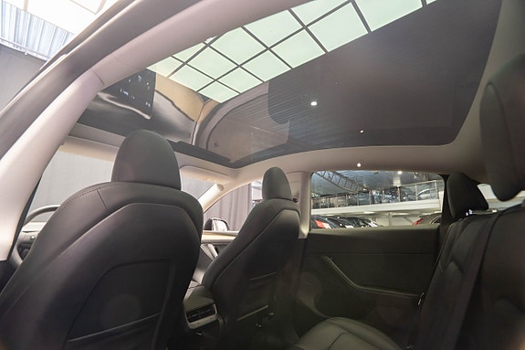 Tesla Model Y 18 of 23