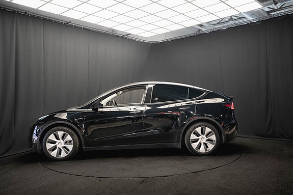 Tesla Model Y 9 of 23