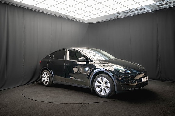 Tesla Model Y 4 of 23