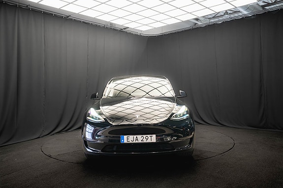 Tesla Model Y 3 of 23