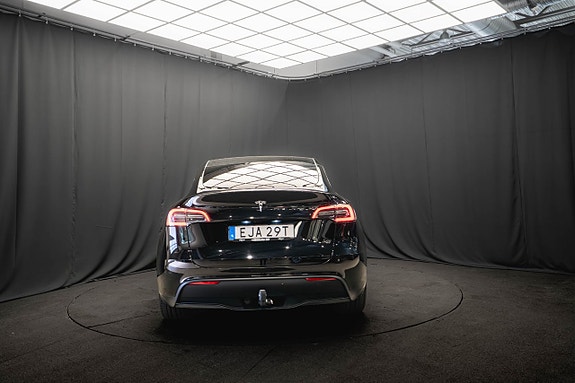 Tesla Model Y 7 of 23