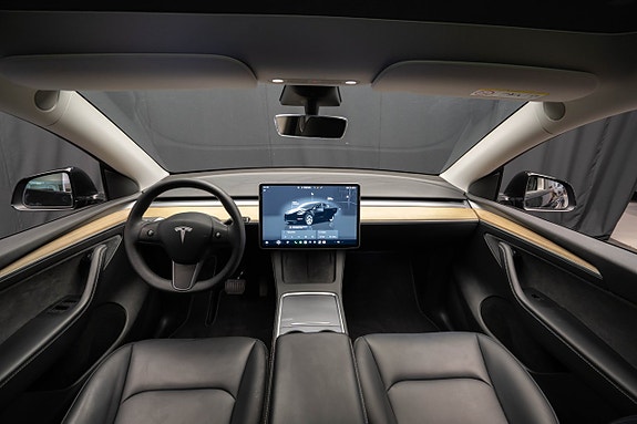 Tesla Model Y 13 of 23