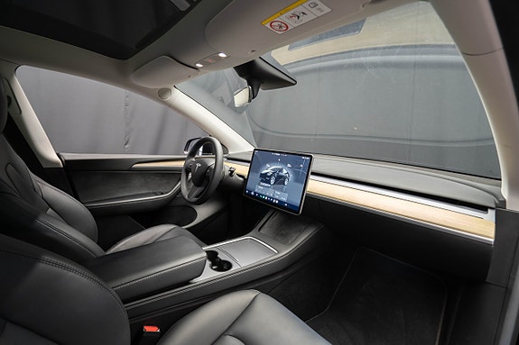Tesla Model Y 12 of 23