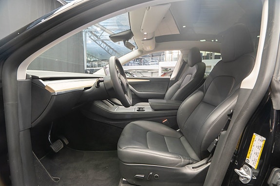 Tesla Model Y 16 of 23