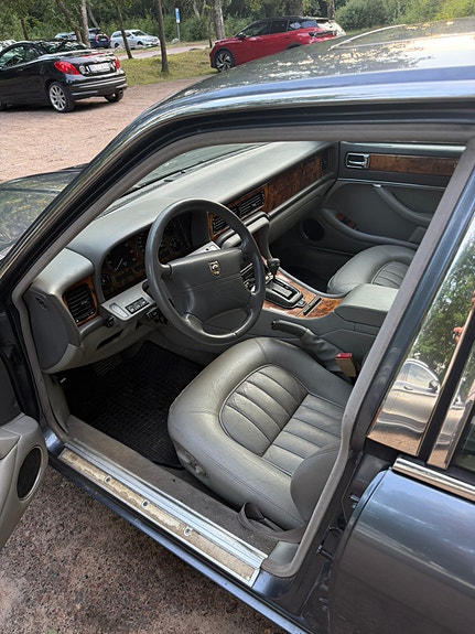 Jaguar Sovereign 3 of 6