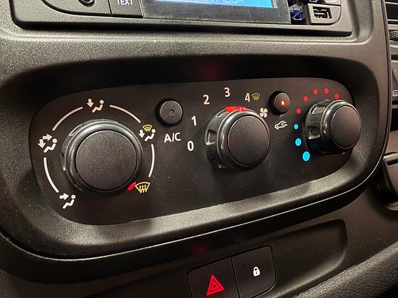 Renault Trafic 14 of 22