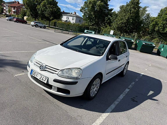 Volkswagen Golf V 2 of 5