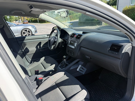 Volkswagen Golf V 5 of 5