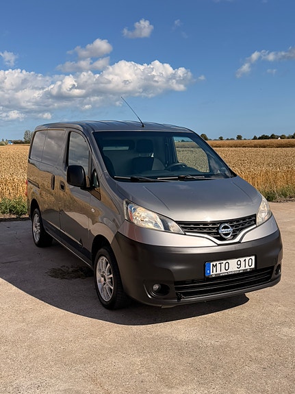 Nissan NV200 2 of 7