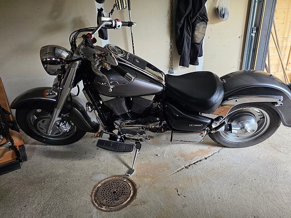 Suzuki VL1500 Intruder 2 of 5