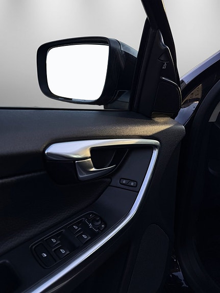 Volvo XC60 10 of 27