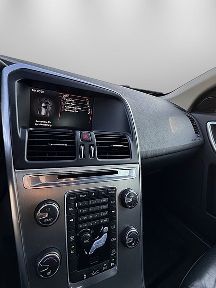 Volvo XC60 16 of 27