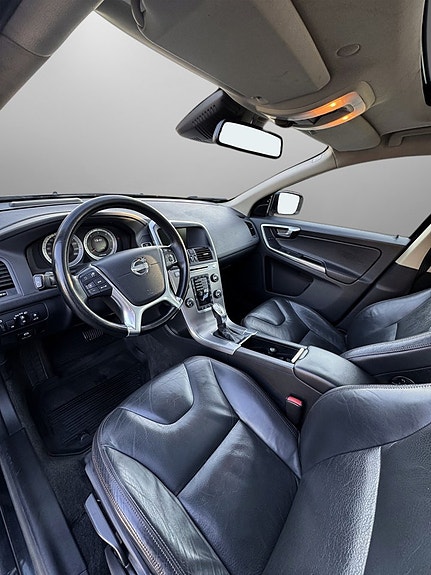 Volvo XC60 12 of 27