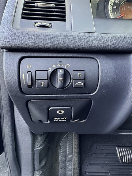 Volvo XC60 11 of 27