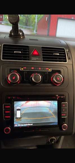 Volkswagen Touran 4 of 7