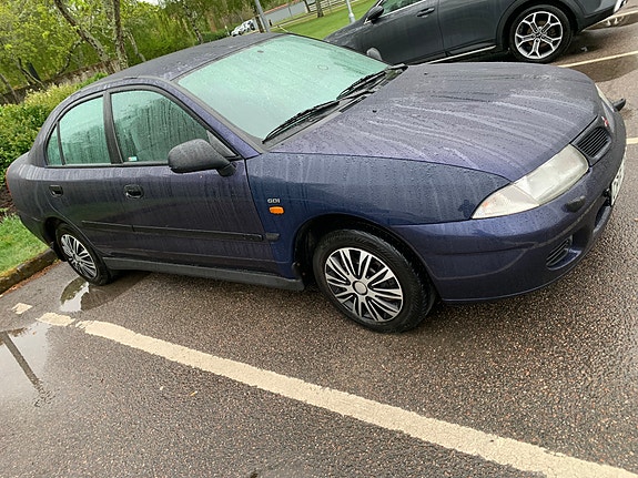 Mitsubishi Carisma 2 of 6