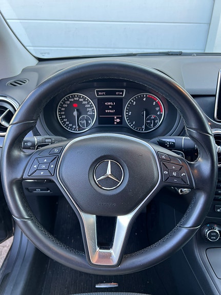 Mercedes-Benz B180 14 of 14