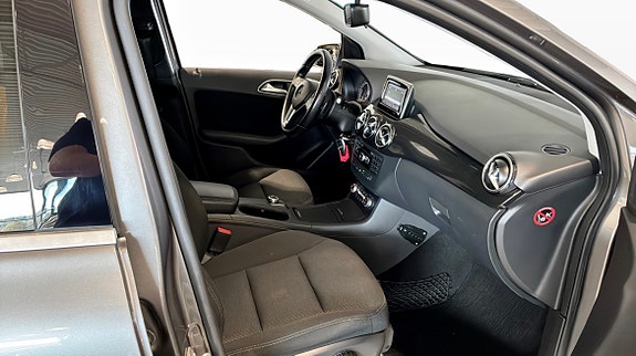 Mercedes-Benz B180 5 of 8