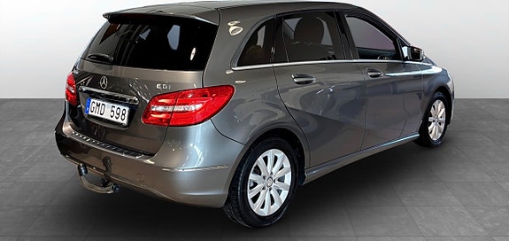 Mercedes-Benz B180 2 of 8