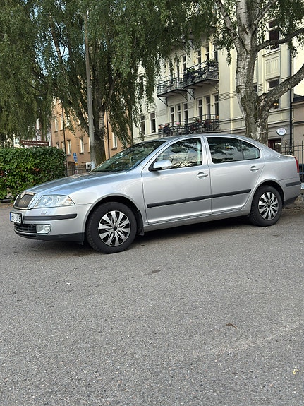 Skoda Octavia 2 of 7
