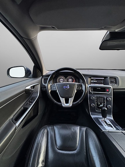 Volvo V60 14 of 26