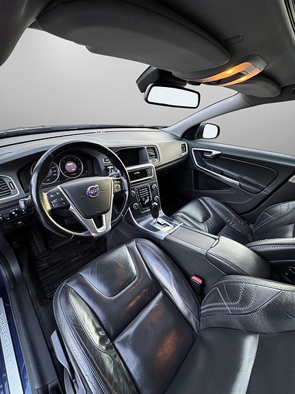 Volvo V60 13 of 26