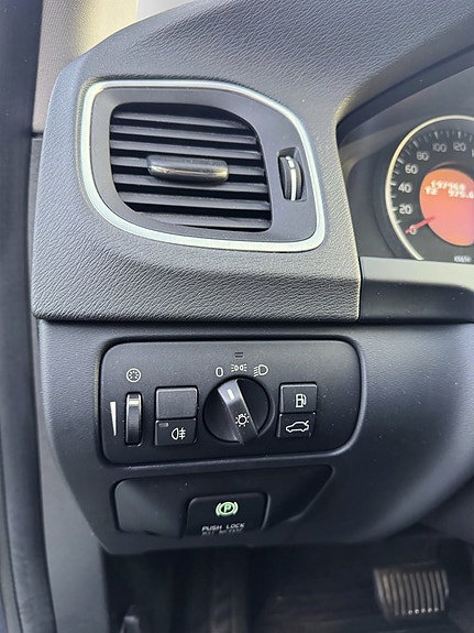 Volvo V60 12 of 26